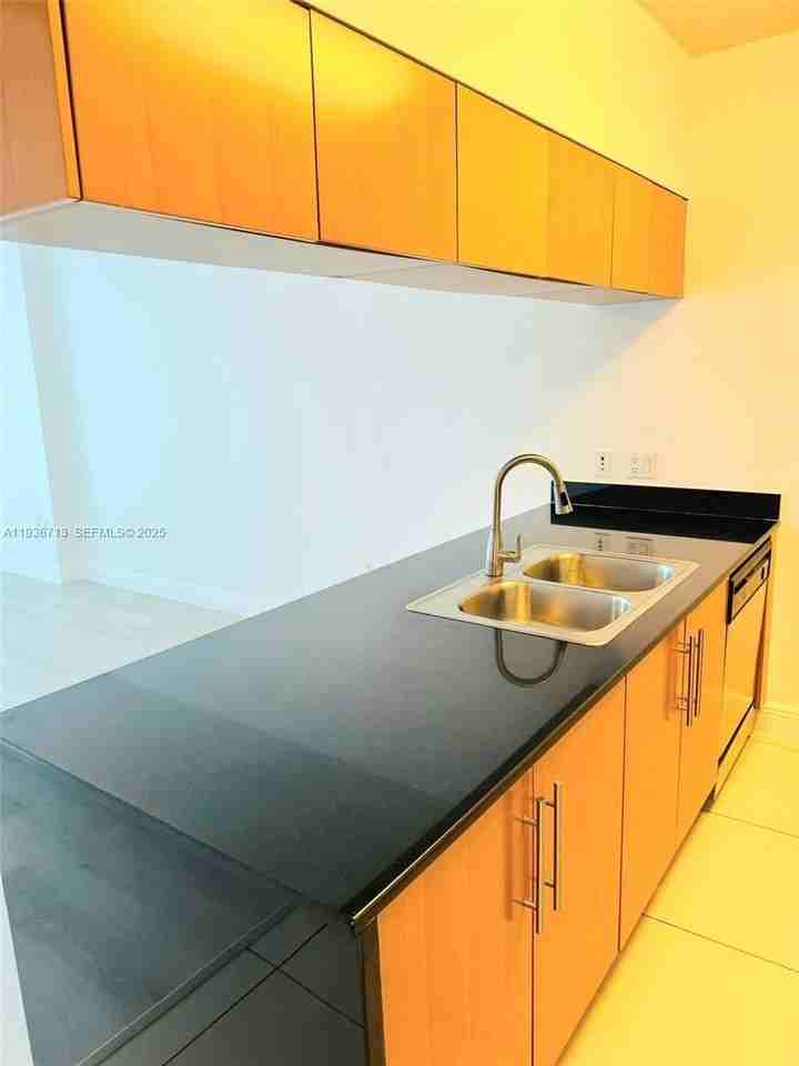 1750 N Bayshore Dr #1606 - Photo 5 of 14