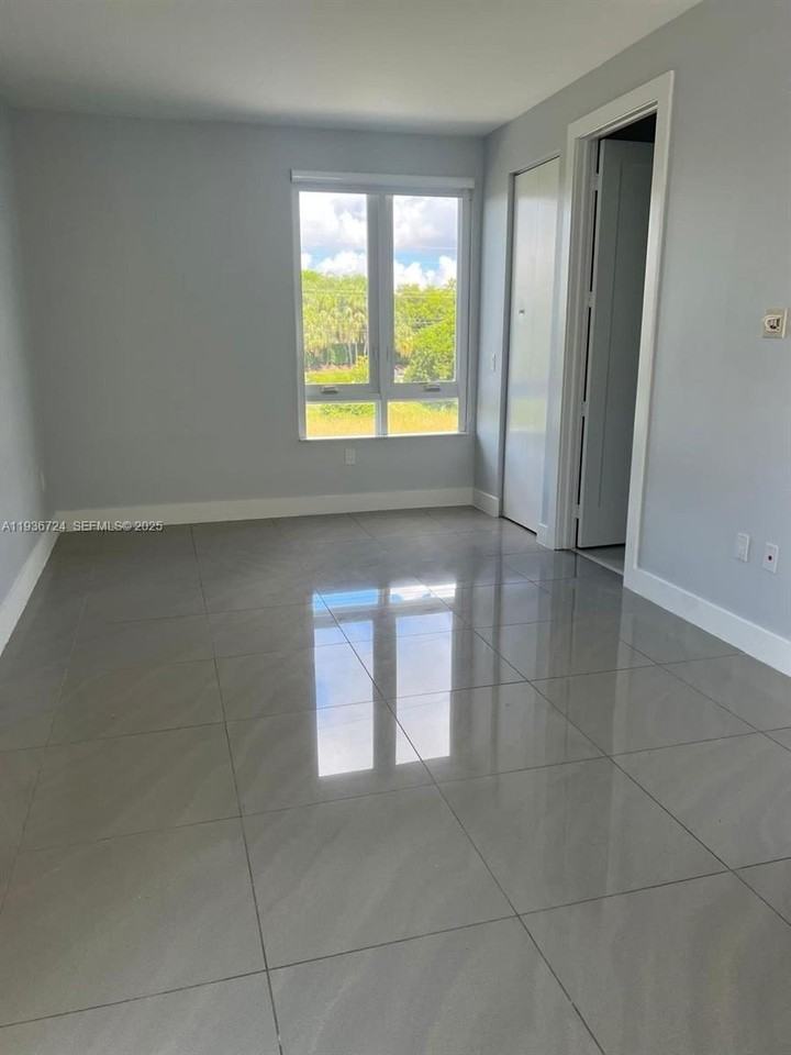 6412 Nw 105th Pl - Photo 6 of 18