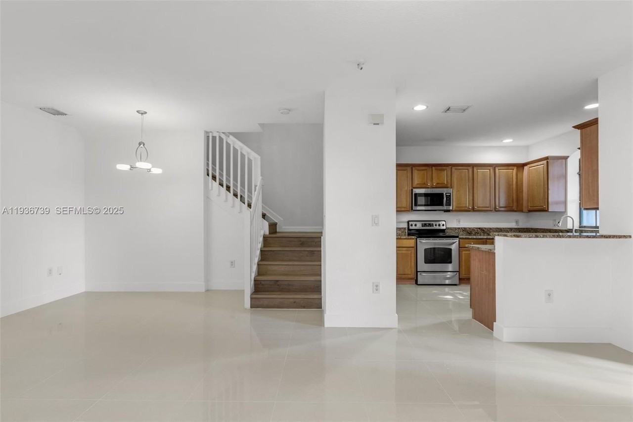 10318 Nw 30th Ter - Photo 2 of 41