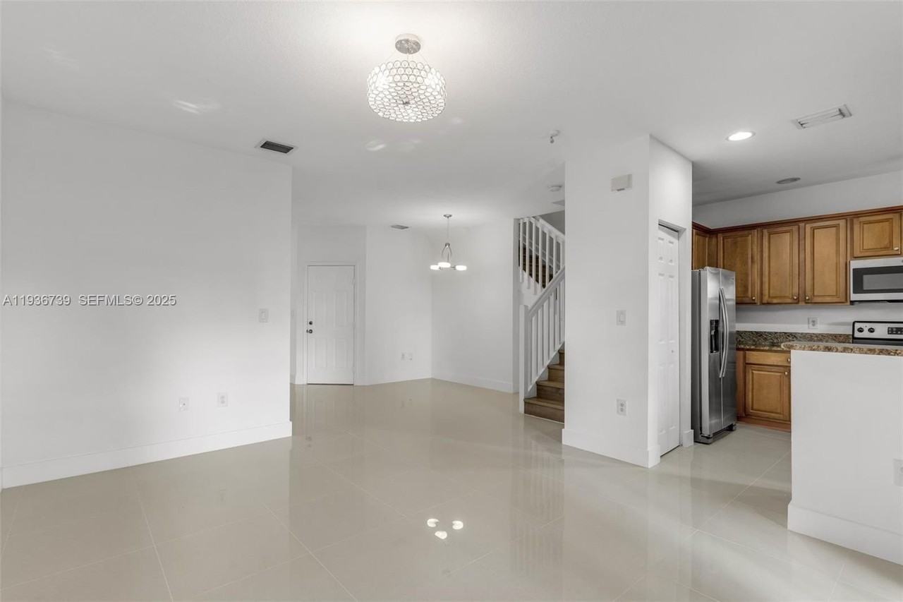 10318 Nw 30th Ter - Photo 3 of 41