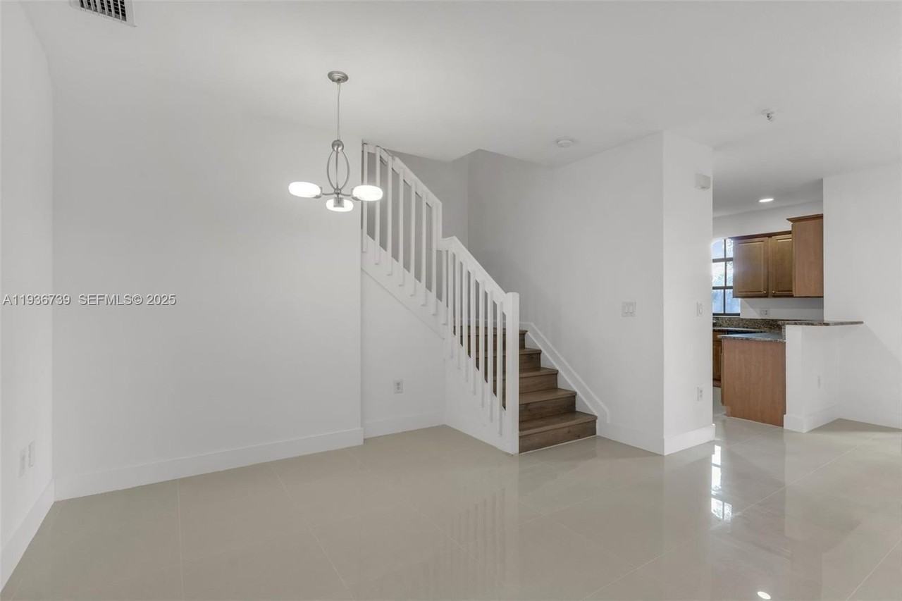 10318 Nw 30th Ter - Photo 4 of 41