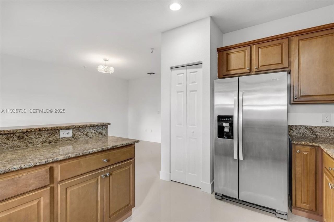 10318 Nw 30th Ter - Photo 7 of 41