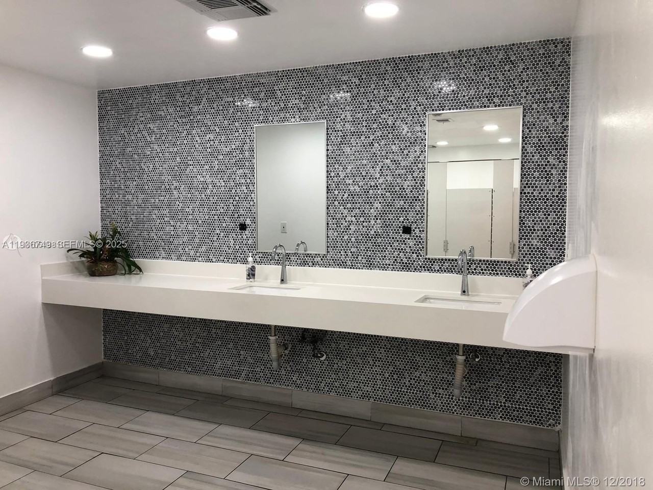 16919 N Bay Rd #620 - Photo 4 of 20