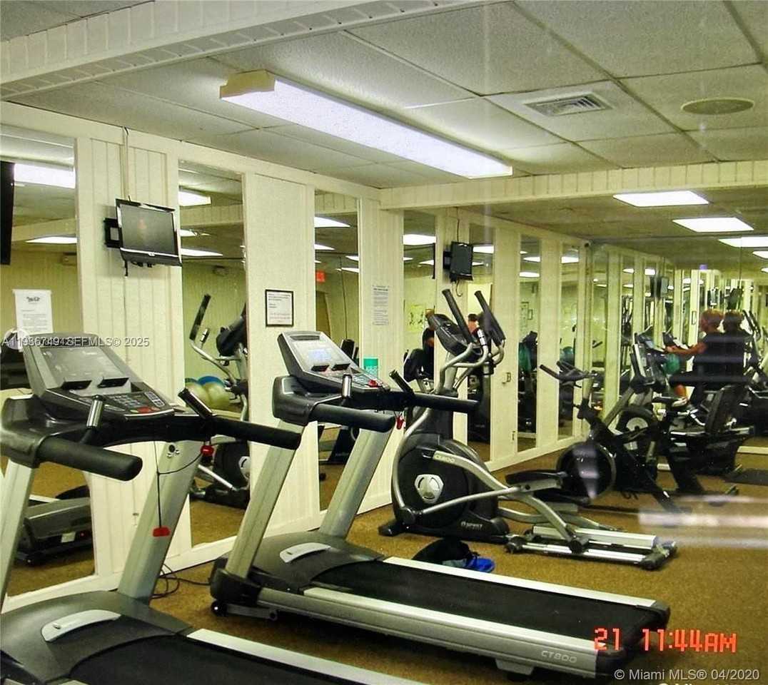 16919 N Bay Rd #620 - Photo 6 of 20