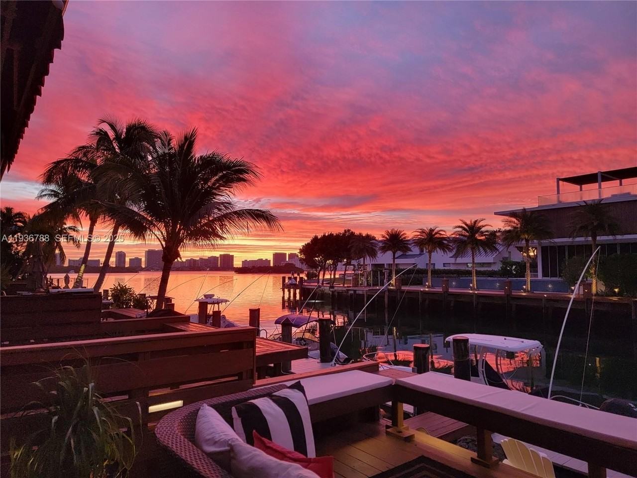 2676 Ne 135th St - Photo 3 of 36