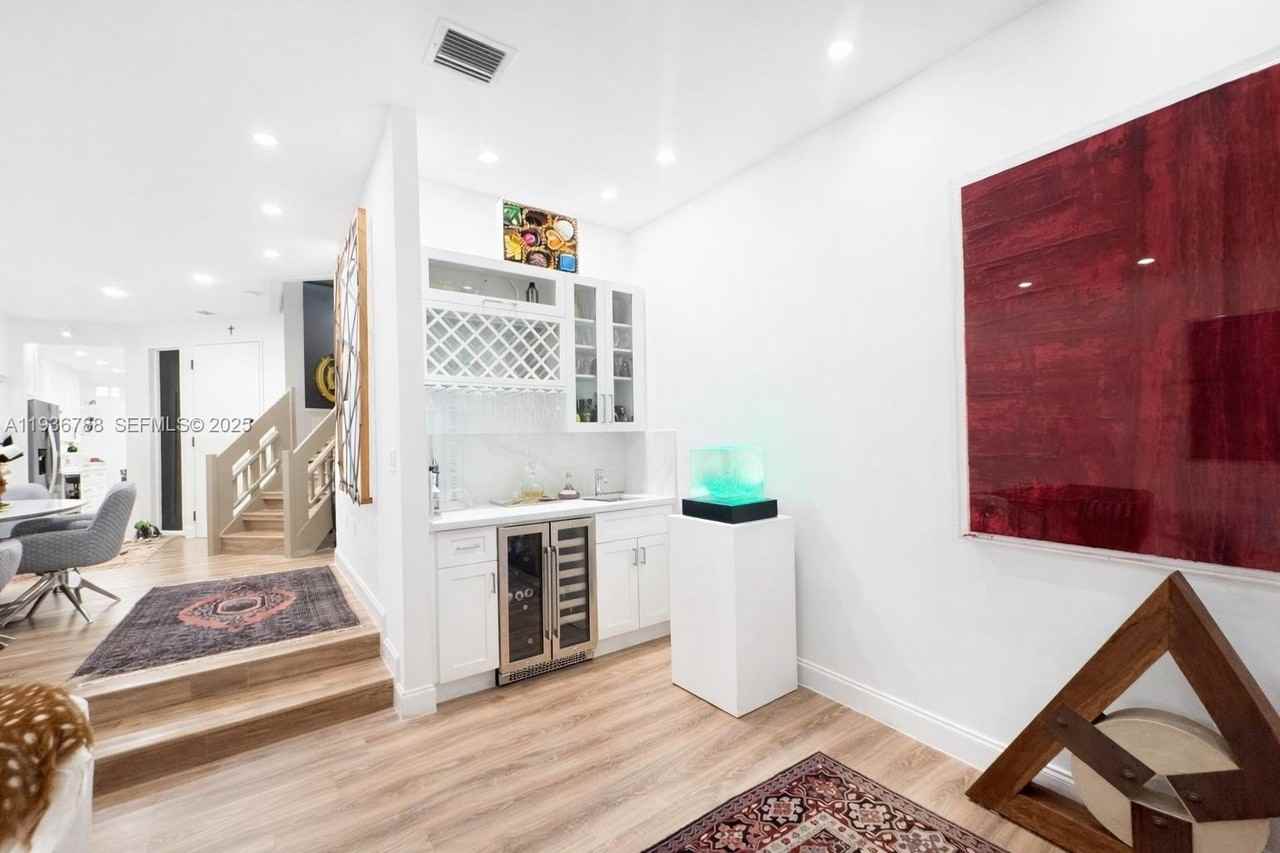 2676 Ne 135th St - Photo 5 of 36