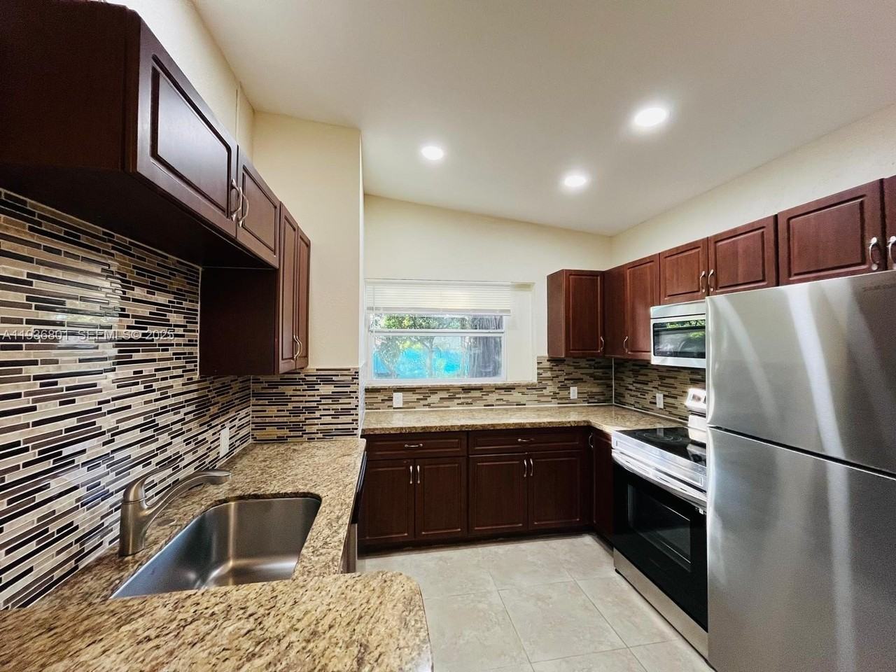 501 Carolina Ave - Photo 4 of 28