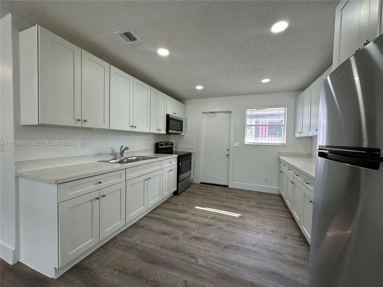 116 Nw 2nd Ave #B - Photo 3 of 46