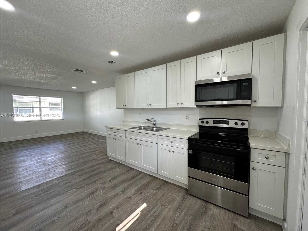 116 Nw 2nd Ave #B - Photo 5 of 46