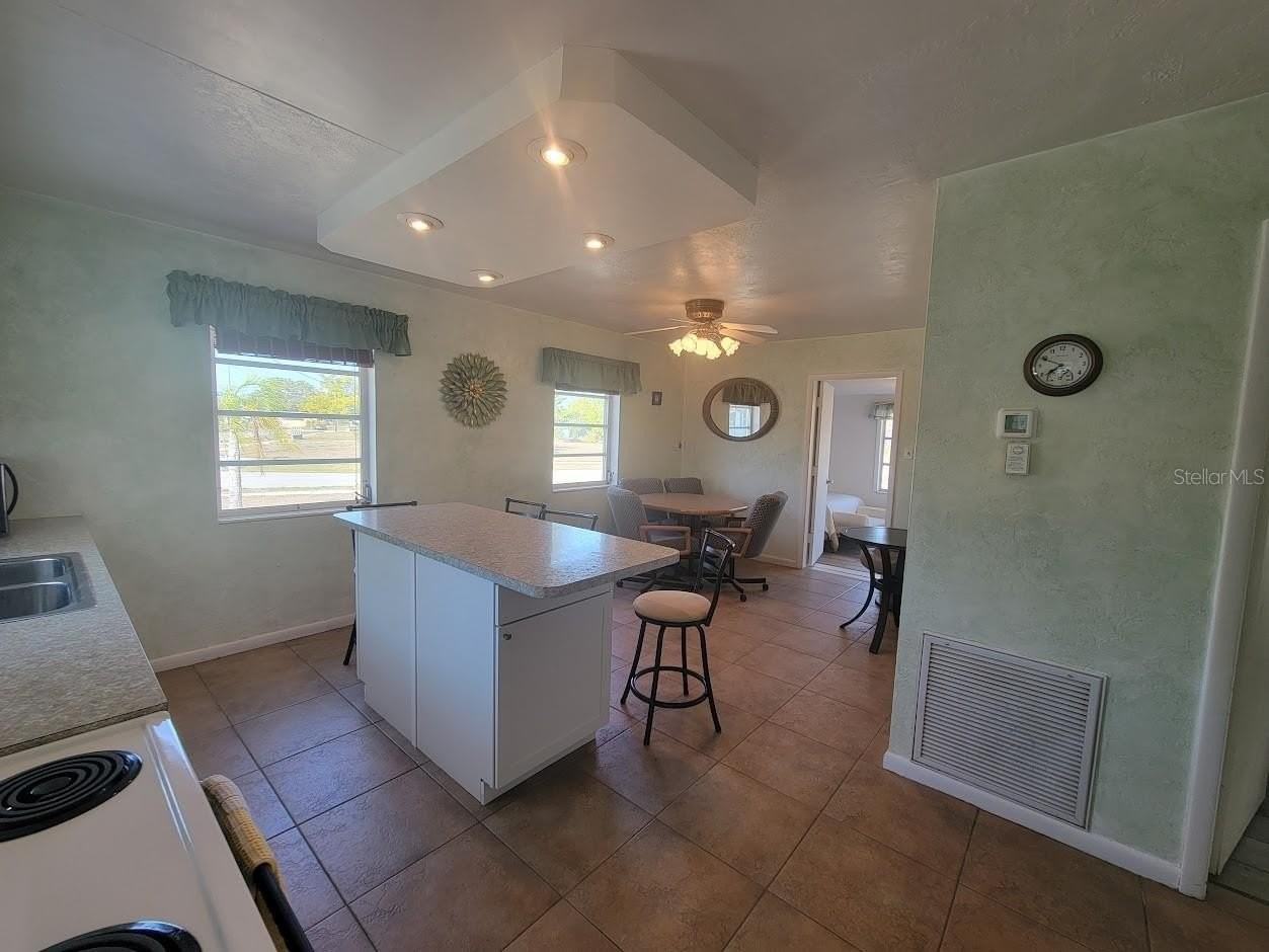 8385 Aero Ave - Photo 3 of 32