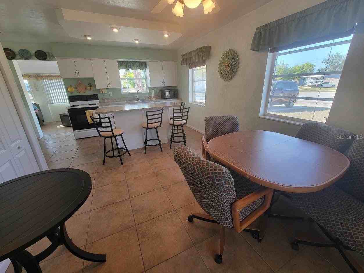 8385 Aero Ave - Photo 4 of 32