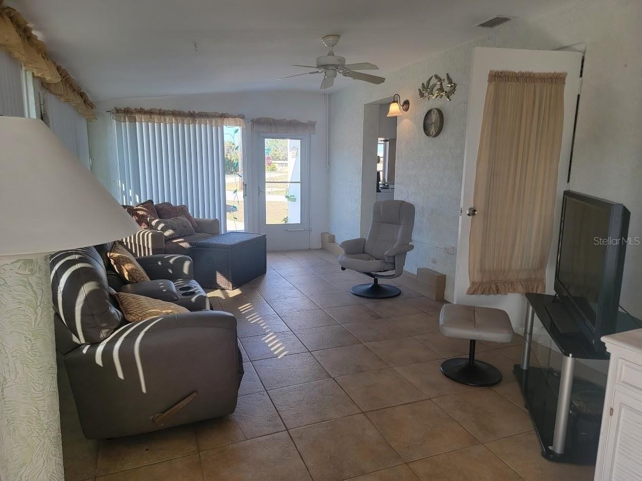 8385 Aero Ave - Photo 5 of 32