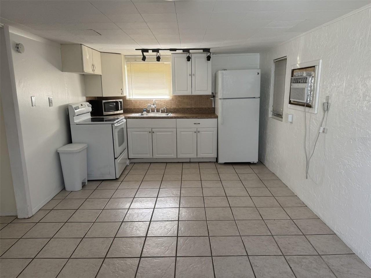 4109 Nelson Ave - Photo 2 of 17