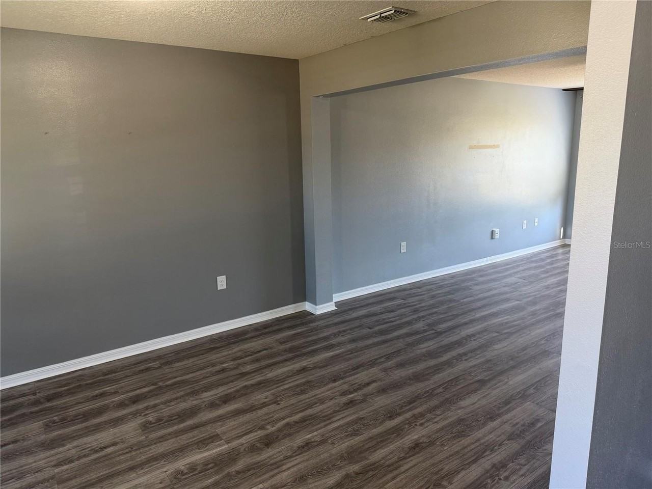 7 Russkin Ln - Photo 3 of 17