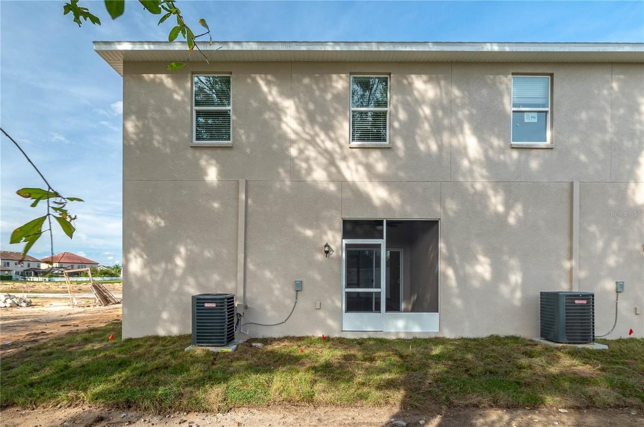 1190 Oak Hammock Ln - Photo 2 of 24