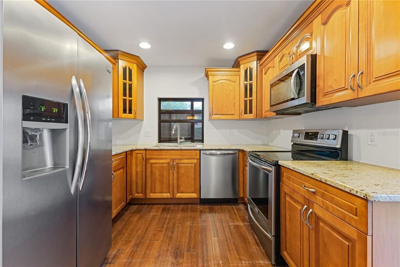 7423 Elsworth Ct - Photo 3 of 21