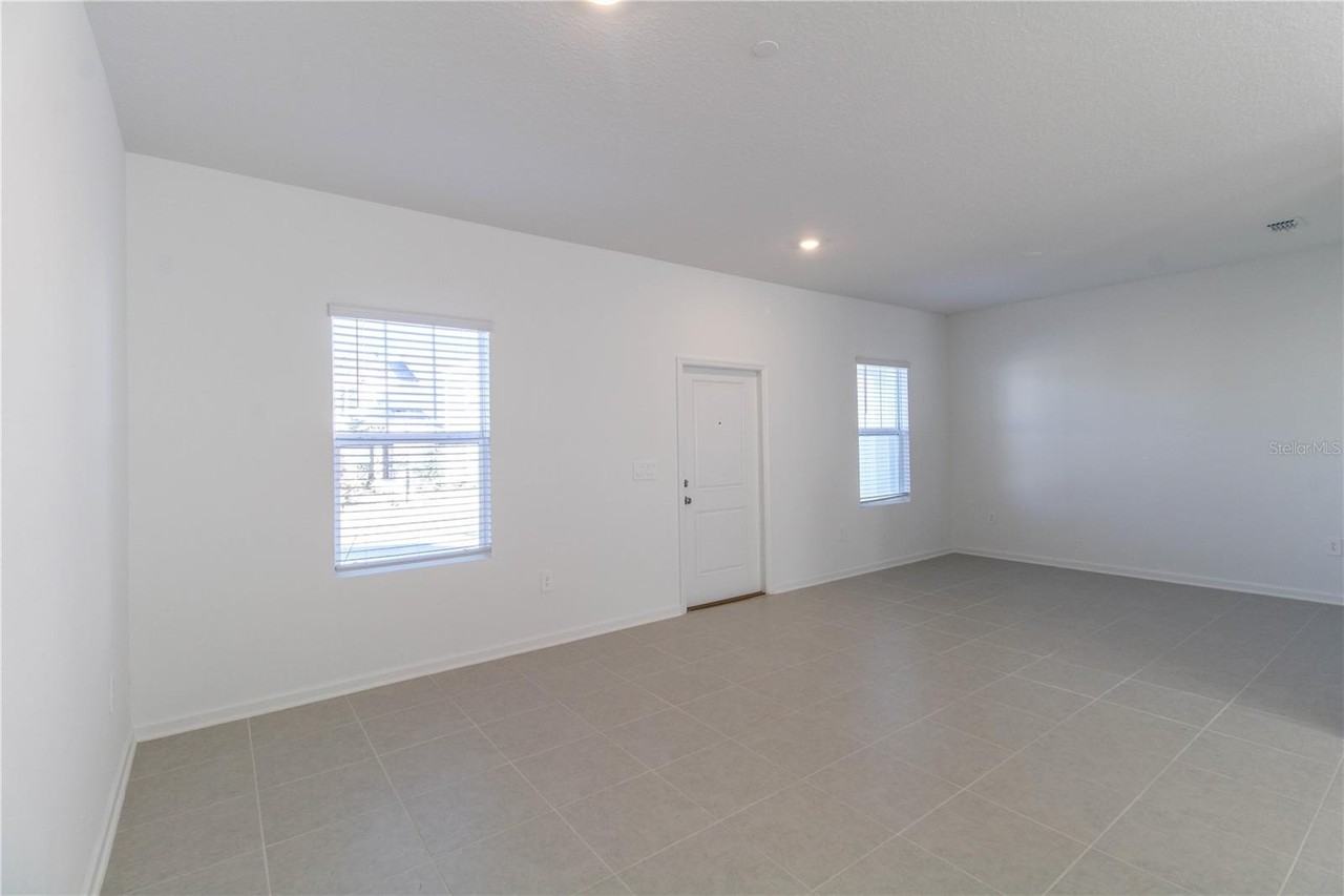 2278 White Buffalo St - Photo 3 of 29