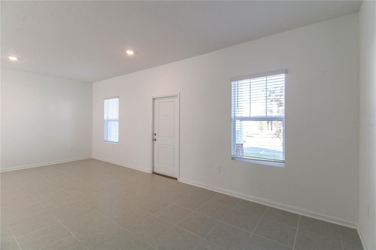 2278 White Buffalo St - Photo 5 of 29