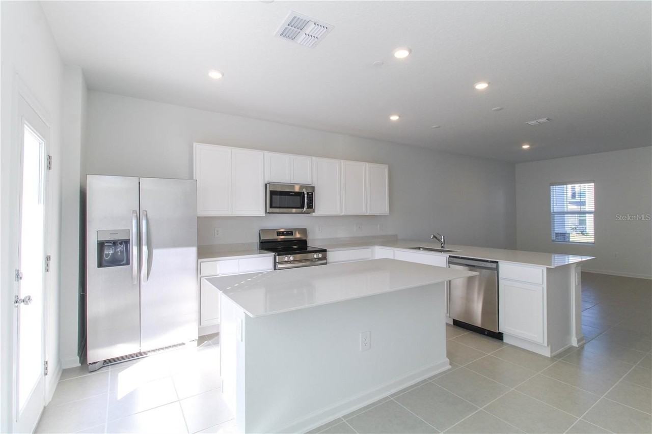 2278 White Buffalo St - Photo 7 of 29