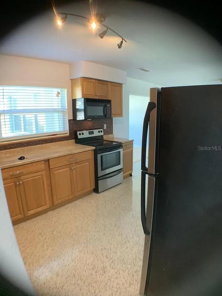 5003 58th Way N - Photo 5 of 8