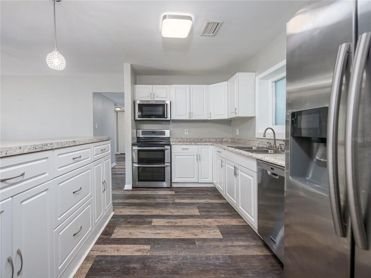 4721 W Iowa Ave - Photo 7 of 48