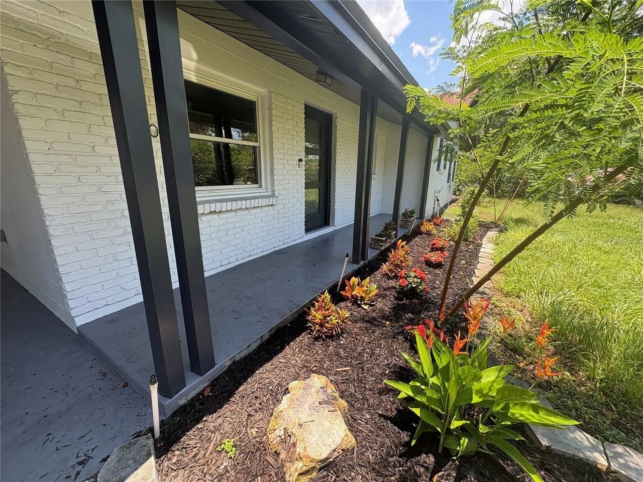 8609 Driftwood Dr - Photo 2 of 28