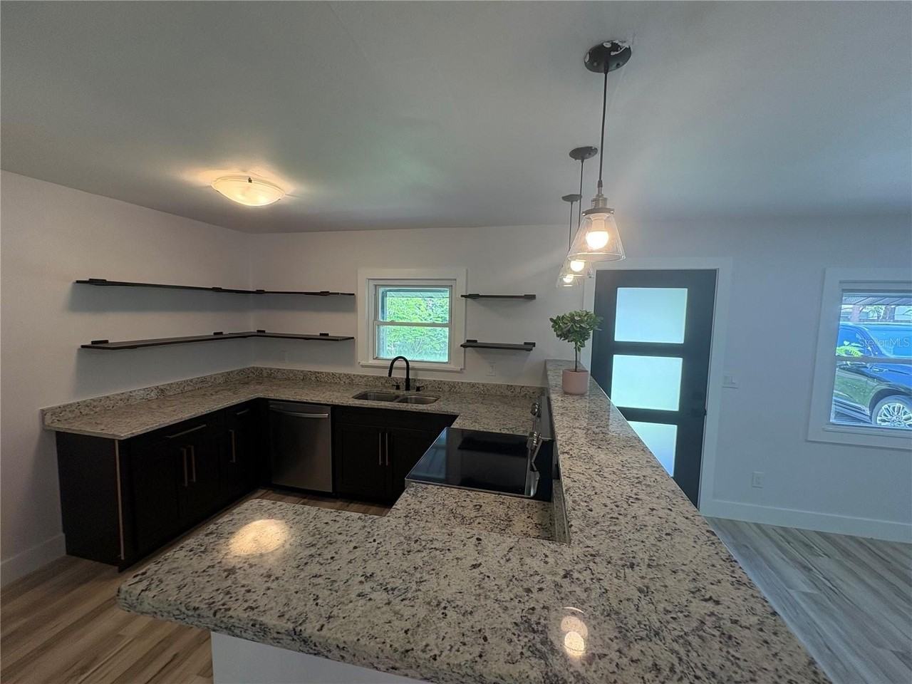 8609 Driftwood Dr - Photo 7 of 28