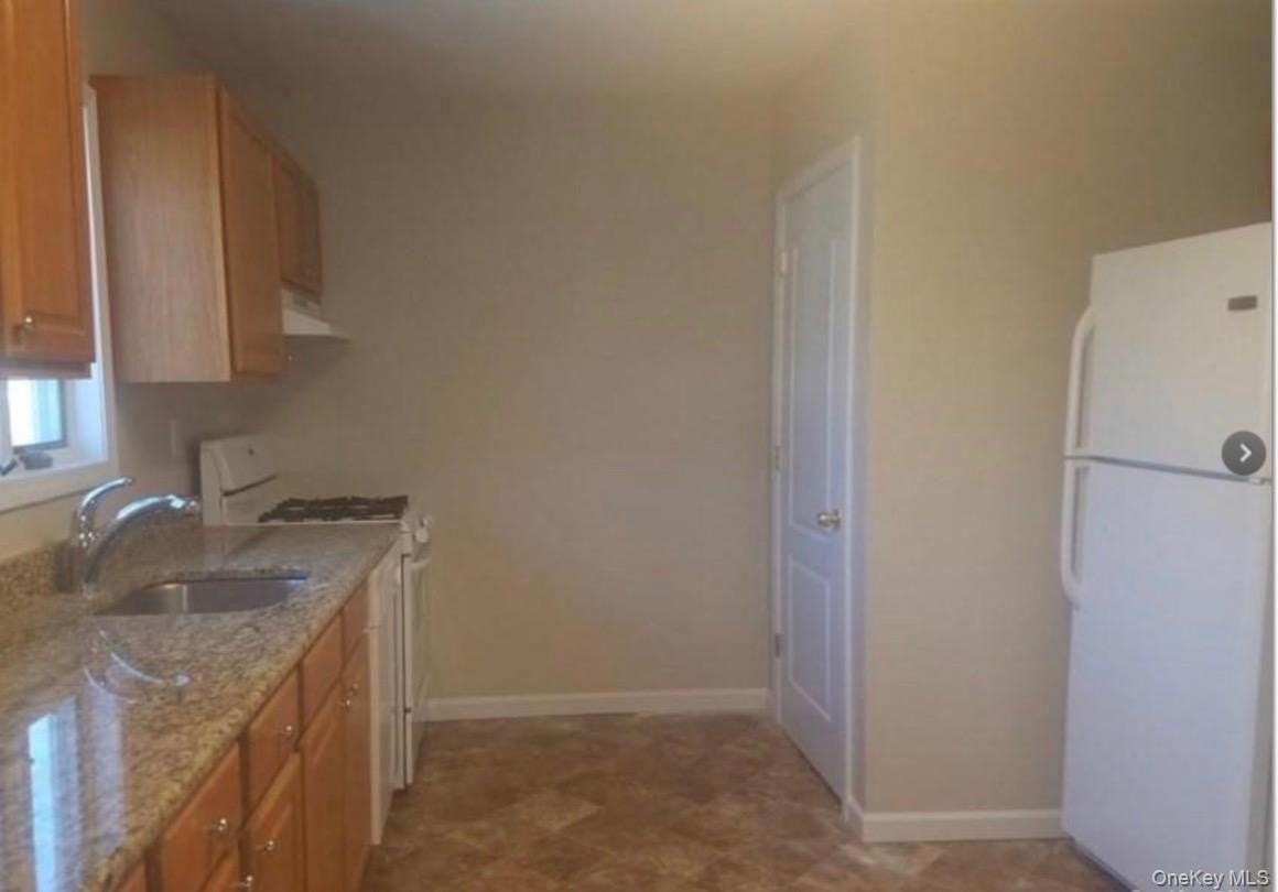 157 Lafayette Ave - Photo 4 of 10