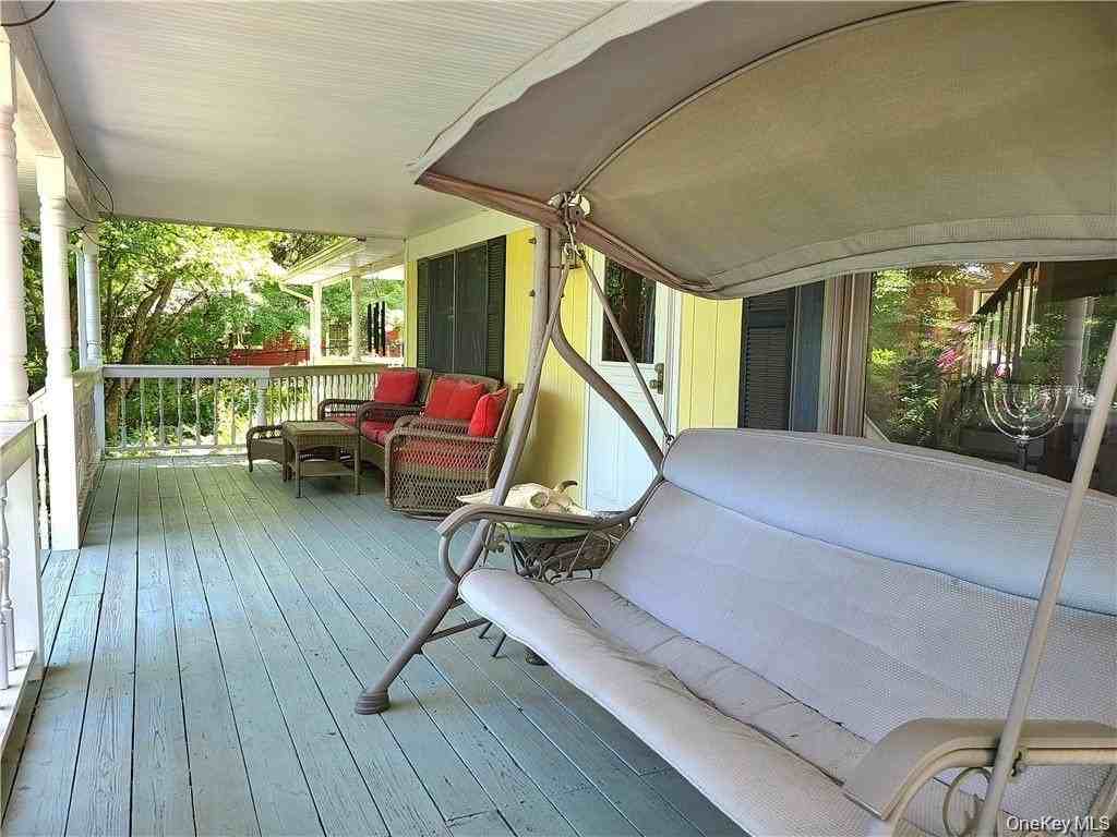 276 Quaker Rd - Photo 3 of 20