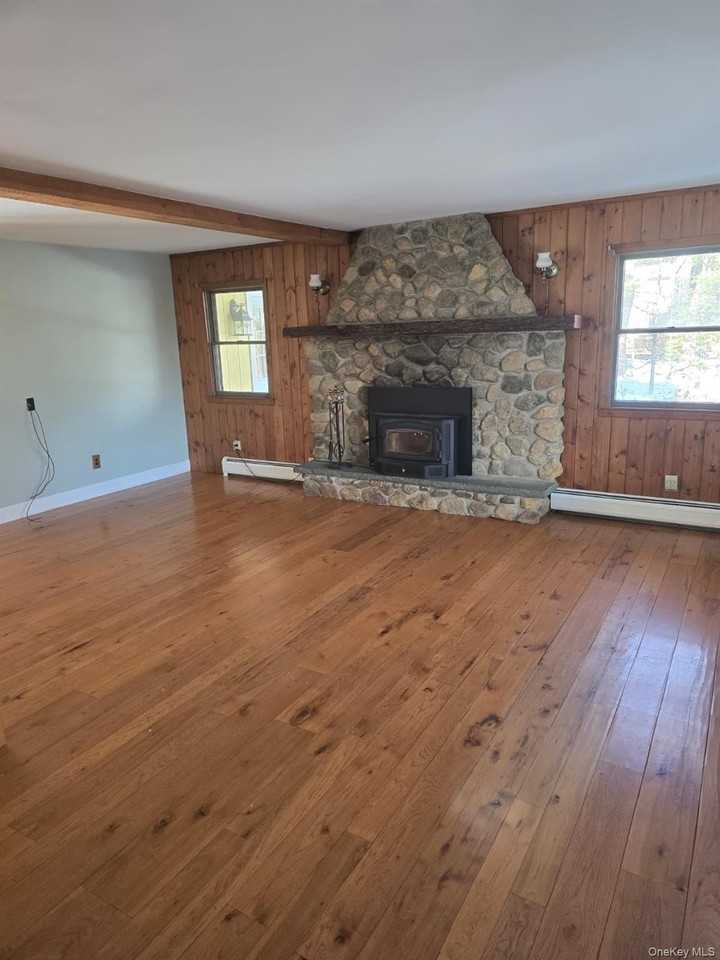 276 Quaker Rd - Photo 4 of 20