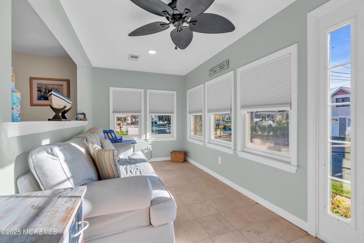 1003 C St - Photo 7 of 44