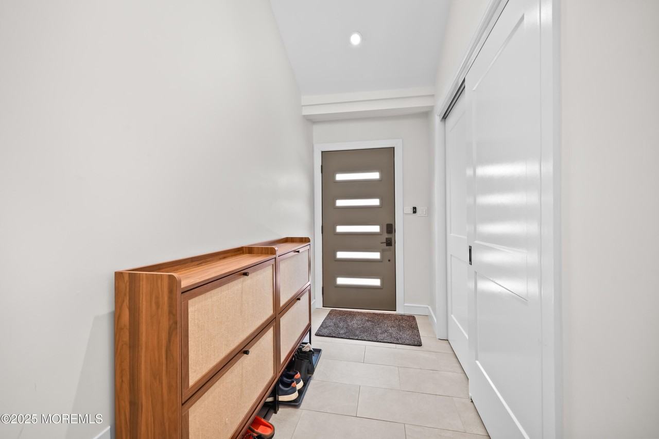 11 Nolan Dr - Photo 3 of 32