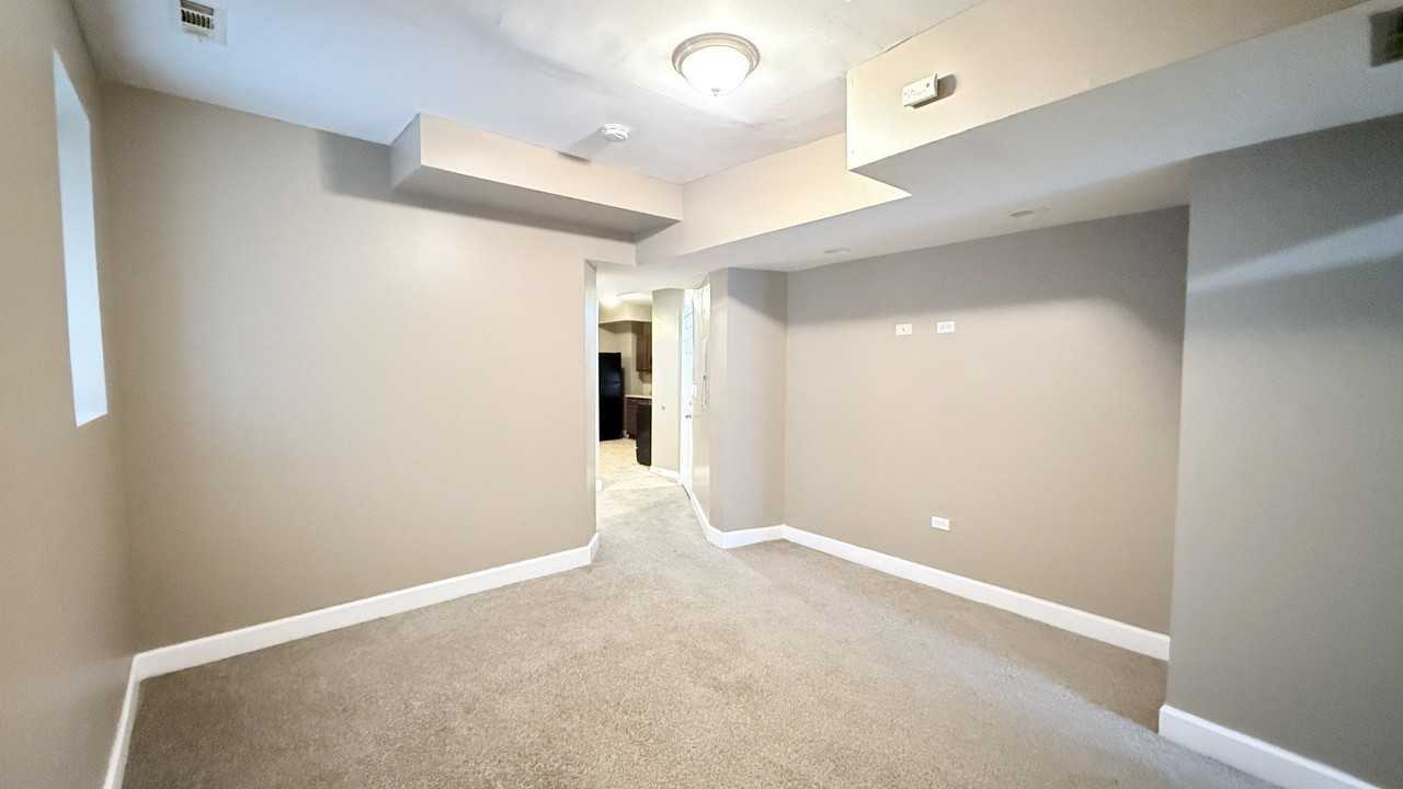 8017 S Phillips Ave Apt G #G - Photo 3 of 16