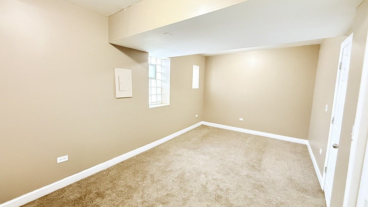 8017 S Phillips Ave Apt G #G - Photo 7 of 16