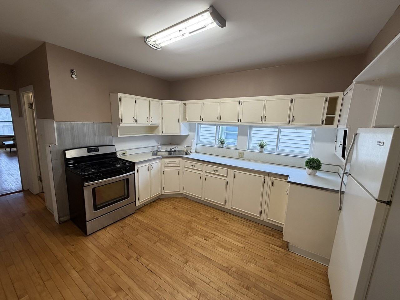 5252 N Ludlam Ave Unit 2 #2 - Photo 5 of 7