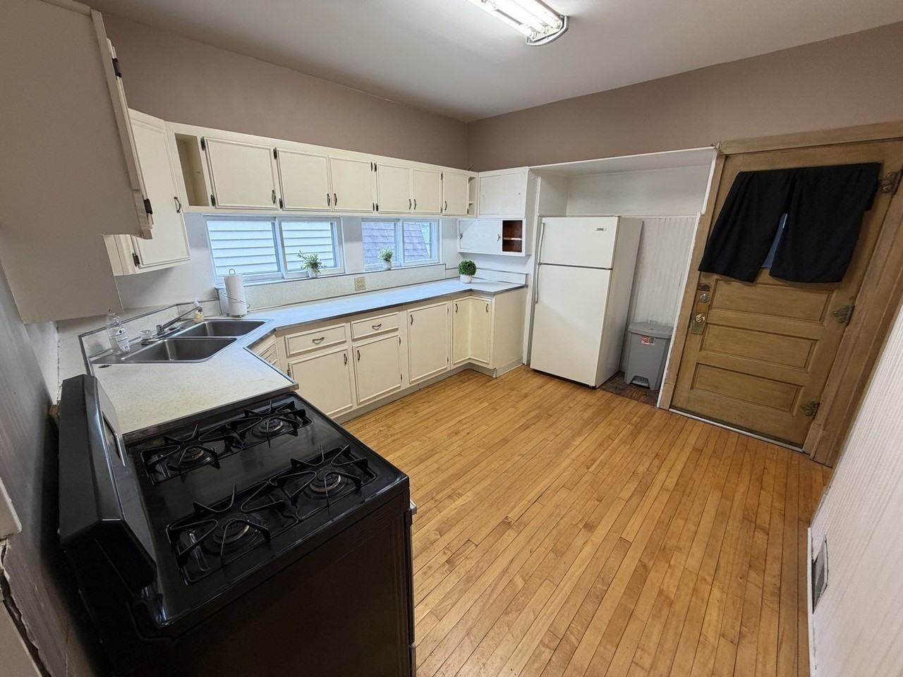 5252 N Ludlam Ave Unit 2 #2 - Photo 6 of 7