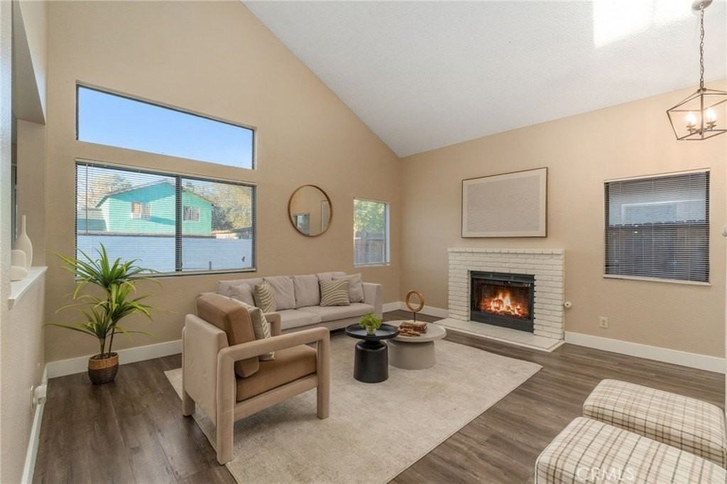 533 E Jackman St - Photo 5 of 27