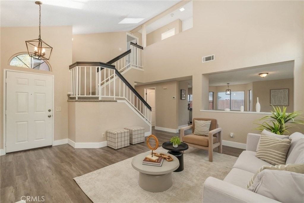 533 E Jackman St - Photo 7 of 27