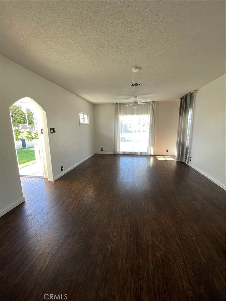 1024 Main St - Photo 3 of 24