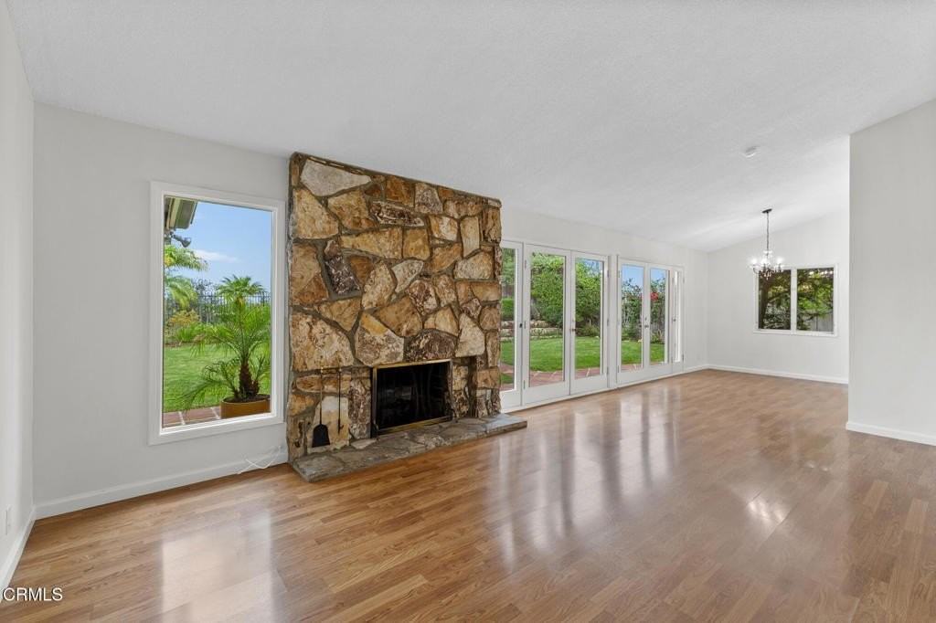 1370 Cresthaven Dr - Photo 4 of 45