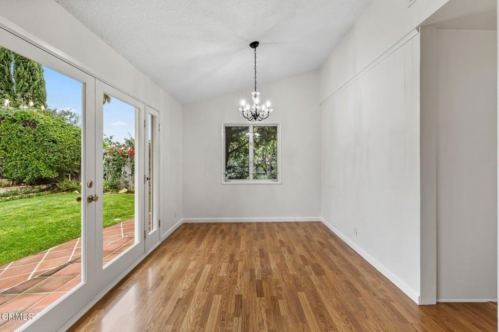 1370 Cresthaven Dr - Photo 7 of 45