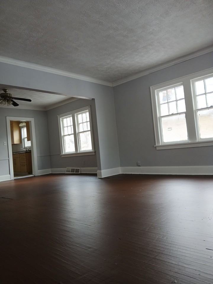 626 15th St #1 - Photo 2 of 10