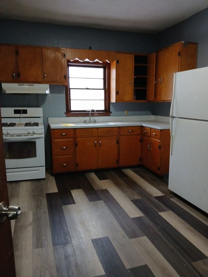 964 N Court St #1 - Photo 5 of 10