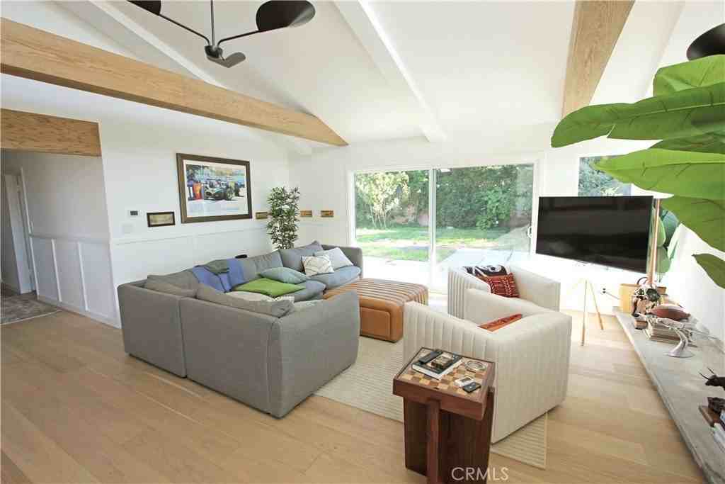 1914 Pelican Ave - Photo 2 of 45