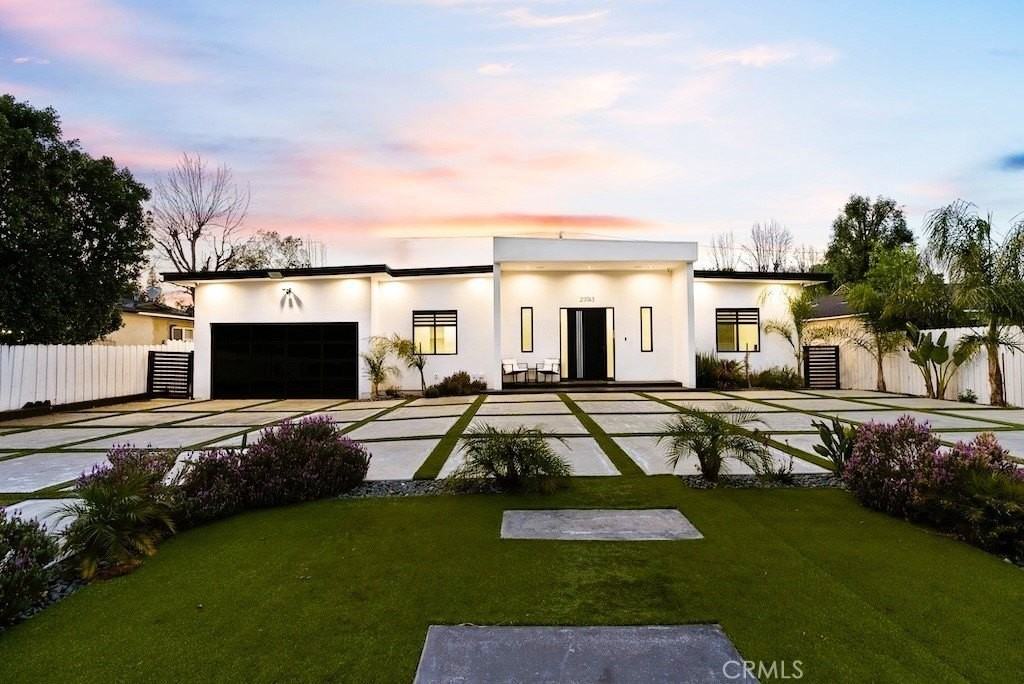 23143 Leonora Dr - Photo 2 of 50