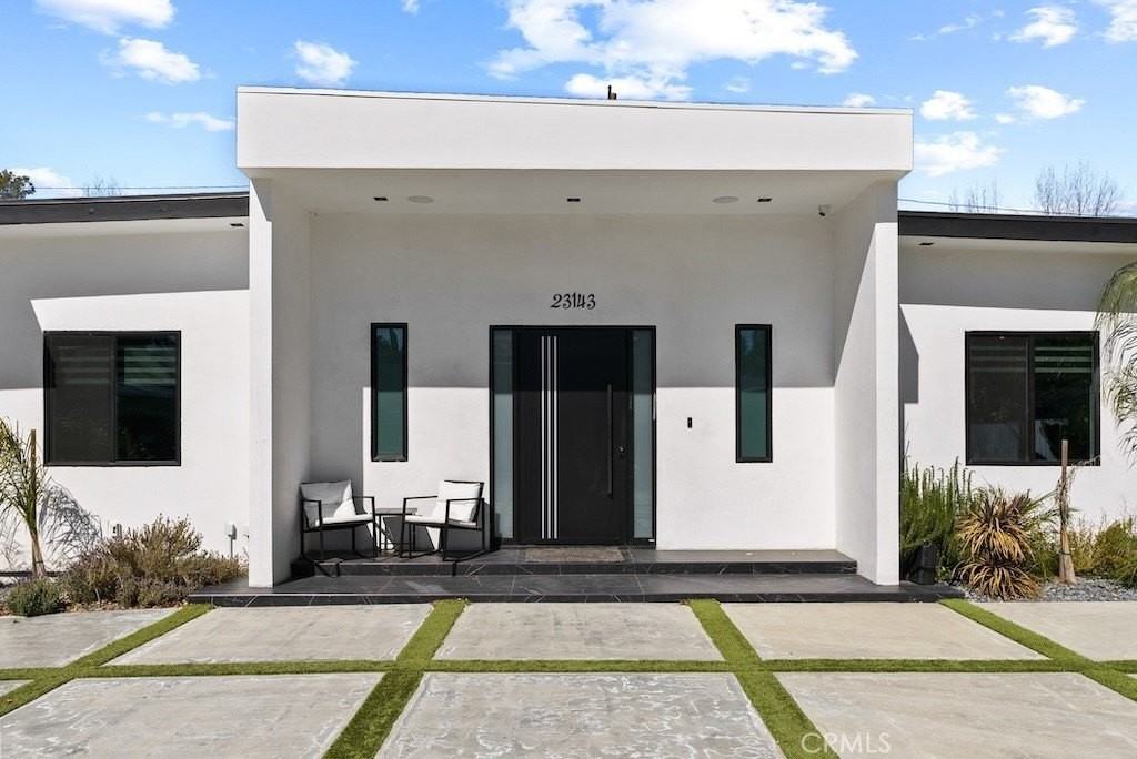 23143 Leonora Dr - Photo 7 of 50