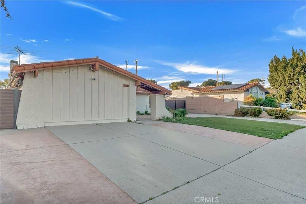 10755 Brookfield Rd - Photo 4 of 37