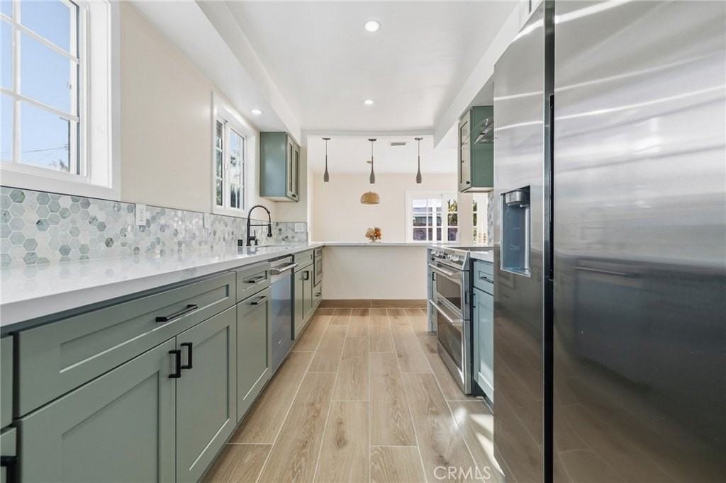 9233 Swinton Ave - Photo 4 of 16