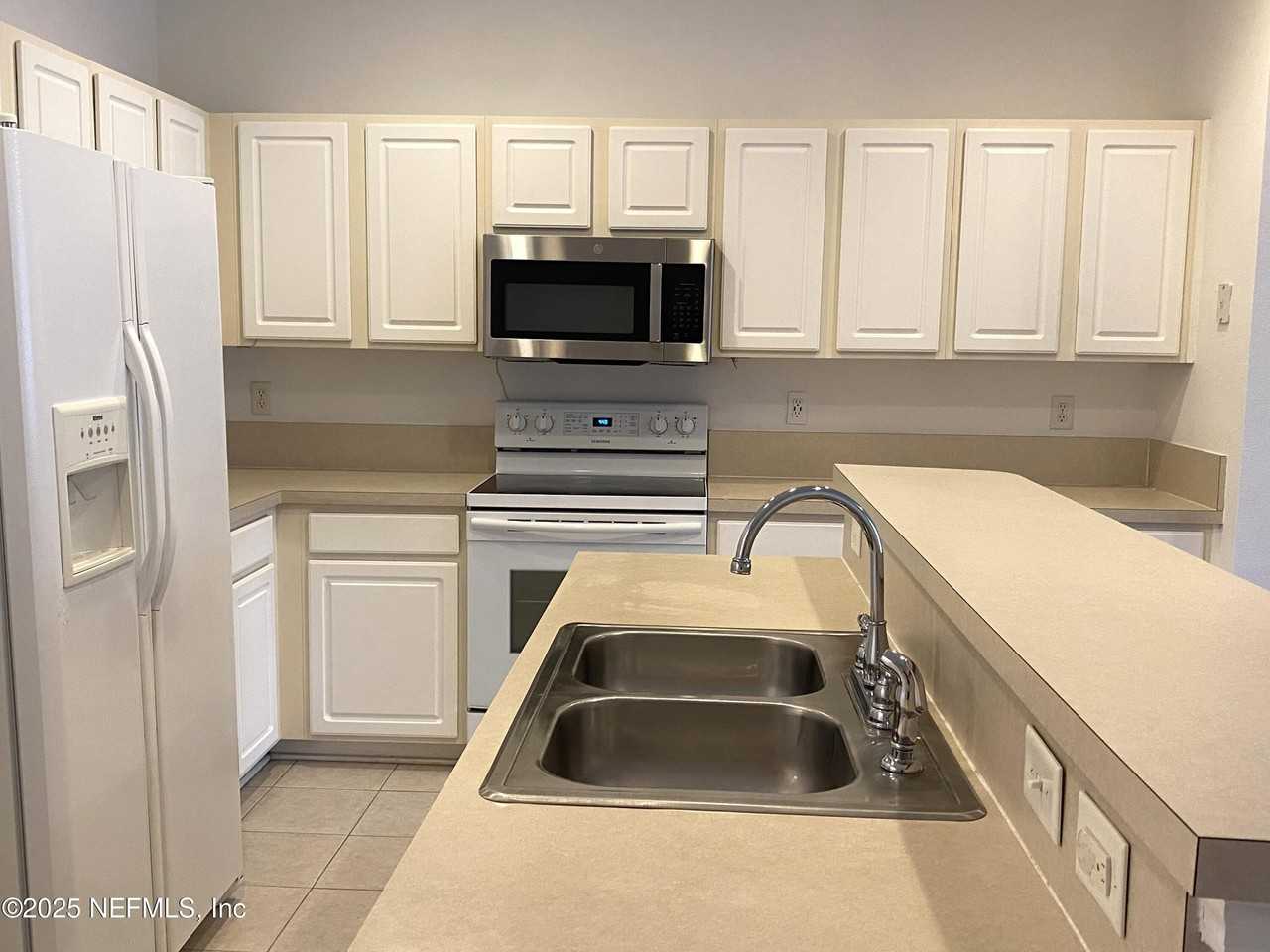 4838 Parkhurst Pl - Photo 4 of 16