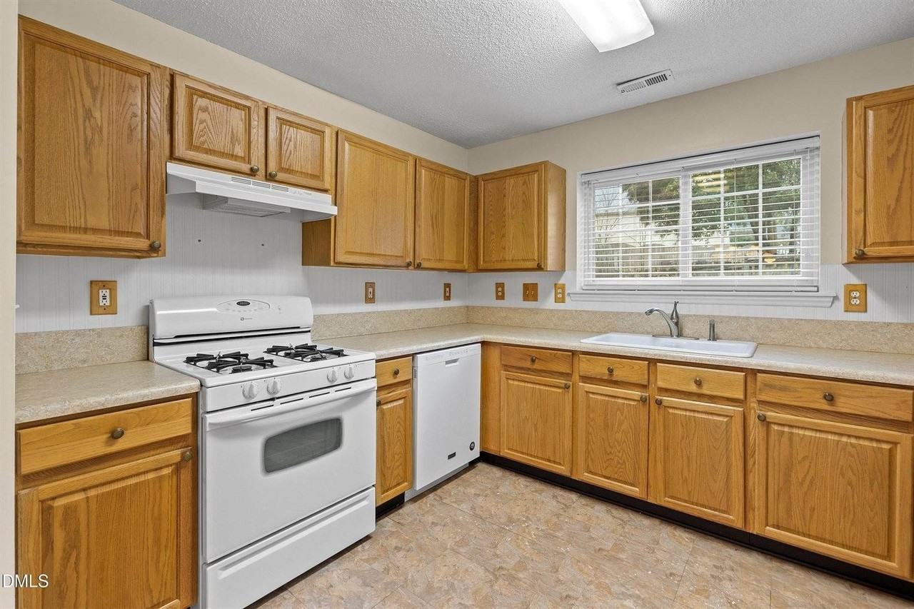 6 Tinsbury Pl - Photo 7 of 24